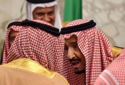 ظهور الملك سلمان بعد شائعة وفاته.. وصمت بشأن الاعتقالات