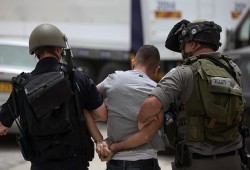 اعتقالات في القدس.. واعتداءات للمستوطنين في الخليل