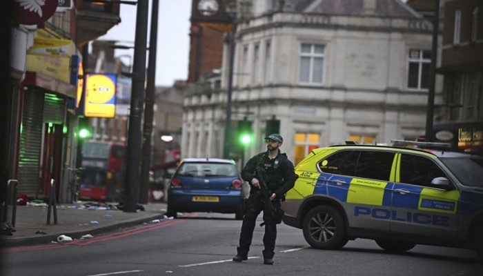 أربع إصابات في حادثة طعن بلندن.. والقبض على مشتبه بهم