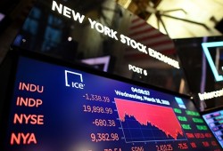 صناديق التقاعد العامة الأمريكية تواجه خسائر بتريليون دولار