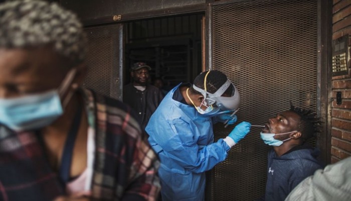 مقترح فرنسي لتجربة لقاح كورونا على "الأفارقة" يثير غضبا