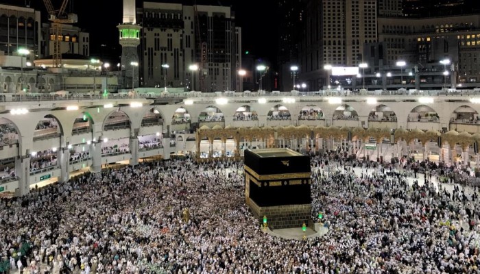السعودية تعلن.. صلاة التراويح في الحرمين بدون مصلين