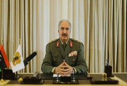 إعلان حفتر حاكمًا لليبيا.. روسيا متفاجئة وأميركا آسفة وطرابلس تدعو إلى تقويض مشروعه العسكري