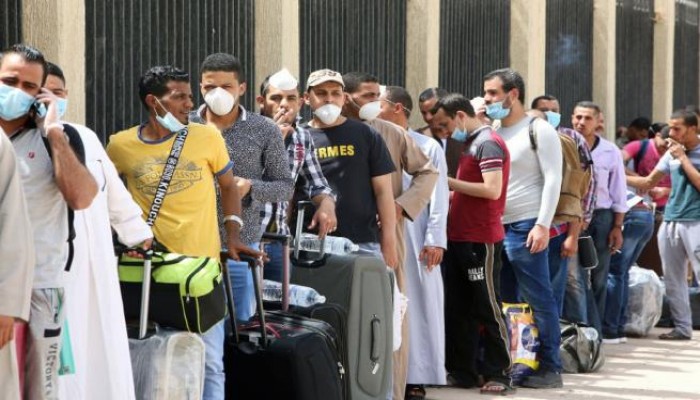 فضيحة.. السيسي قبض من الكويت نفقات إقامة العالقين بعزل 5 نجوم ثم ألقاهم في مدن جامعية