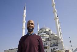 "لن يسألني الله عن عدد أهدافي بكرة القدم".. كانوتيه يجمع تكاليف بناء مسجد بإشبيلية