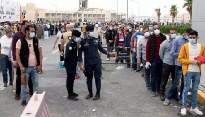 ليست الأولى.. ناشطة كويتية تسب المصريين: أنتم مجرد "خدامين عندنا وبتاكلوا من الزبالة"