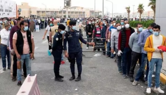 ليست الأولى.. ناشطة كويتية تسب المصريين: أنتم مجرد "خدامين عندنا وبتاكلوا من الزبالة"