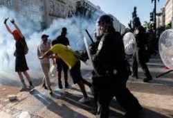 نيويورك تايمز: صور الاحتجاجات الأمريكية تستحضر ثورة ضائعة في مصر