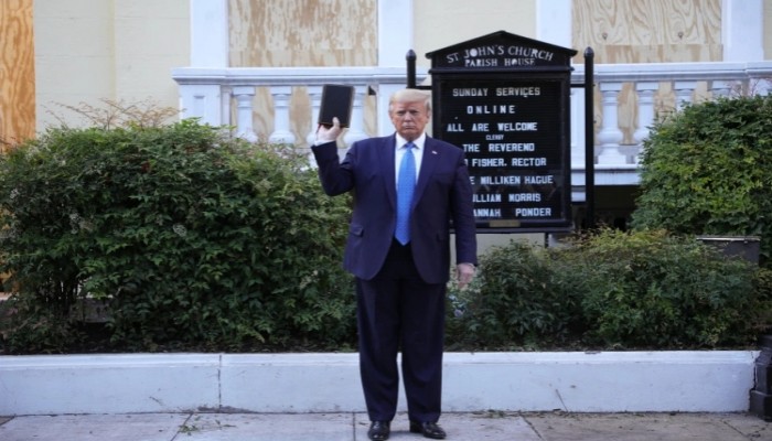 التدين على طريقة ترامب.. توظيف سياسي وحسابات انتخابية