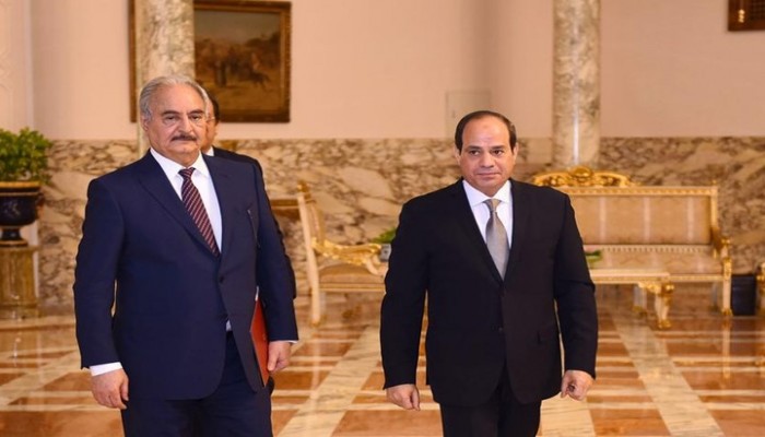 على خلفية هزائمه المتوالية حفتر يصل القاهرة للتباحث مع السيسي