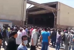 تخيير عمّال بشركة لساويرس بين الفصل والتنازل عن مستحقات