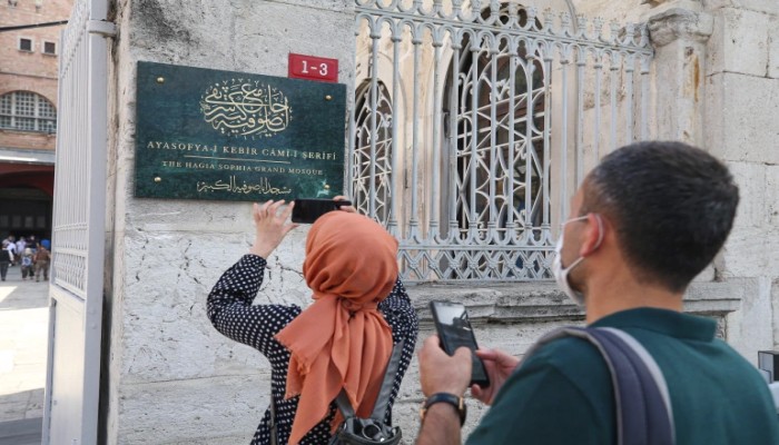 تركيا تدين رد الفعل اليوناني: لا نأخذ دروسا من بلد لا يوجد في عاصمته مسجد واحد