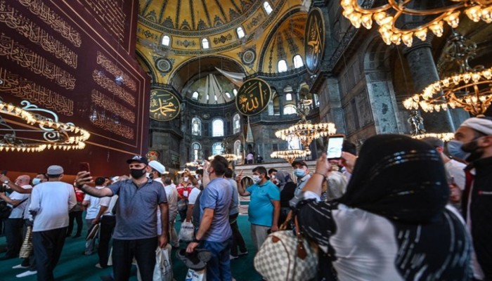 حفيدا السلطان عبد الحميد الثاني يزوران آيا صوفيا