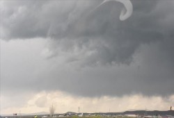 إعصار من الدرجة الأولى يتجه نحو فلوريدا