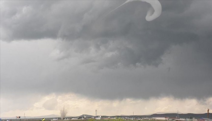 إعصار من الدرجة الأولى يتجه نحو فلوريدا