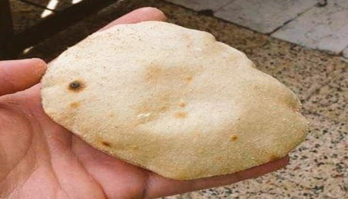 مأساة رغيف الخبز.. السيسي يعصر المصريين ويحاربهم في "أكل العيش"