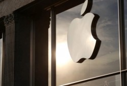 جني الثمار.. تفاحة آبل تصل قيمتها إلى تريليوني دولار