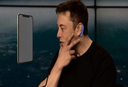 إيلون ماسك يعد بعرض تجريبي لجهاز Neuralink