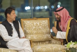 صحيفة: انقلاب عسكري وشيك في باكستان بتخطيط سعودي