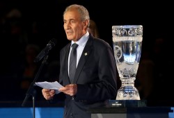 مسؤول رياضي يقول إن مبارك طلب منا أن نخسر أمام فرنسا ويتراجع