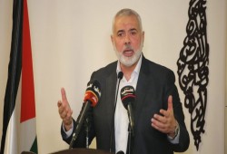 هنية يدين موقف الجامعة العربية ويحذر من مخاطر التطبيع