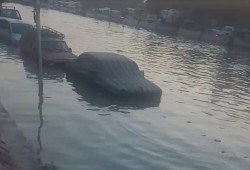 بعد تظاهر أهلها ضد هدم المنازل.. الصرف الصحي يغمر شوارع الدويقة ومنشية ناصر