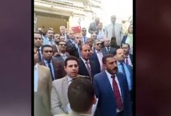 محامون يتظاهرون ضد فرض ضريبة على أتعابهم