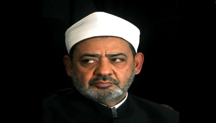 أحمد الطيب يهين نفسه بفتاوى تساند السيسي .. والأزهر منه براء