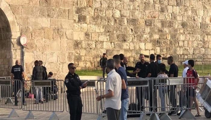 الاحتلال يواصل حصاره للأقصى ويمنع مواطنين من الصلاة فيه