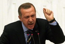 أردوغان يهدد بعملية عسكرية جديدة بسوريا لمكافحة "الإرهاب"