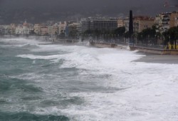 مصرع شخصين وفقدان 24 إثر فيضانات في فرنسا وإيطاليا