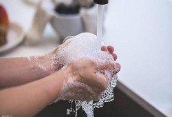 كم يعيش كورونا على اليدين؟