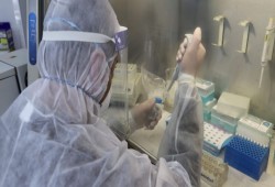 دراسة: كورونا يبقى على بعض الأسطح 28 يوما في حالة "قوية جدا"