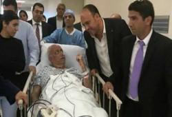 استدعاء عائلة عريقات لـ"توديعه" بعد تدهور حالته عقب إصابته بفيروس كورونا