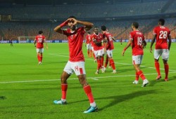 الأهلي يستعرض بثلاثية ويتخطى الوداد إلى نهائي الأبطال