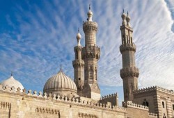 الأزهر يواجه ماكرون عالميا ويرد على الإساءة عمليا