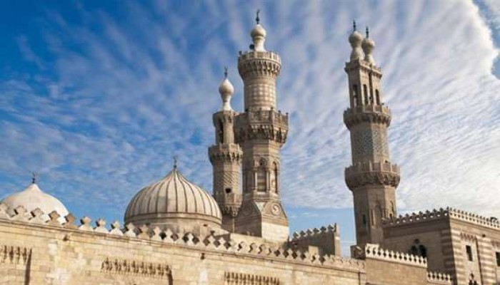 الأزهر يواجه ماكرون عالميا ويرد على الإساءة عمليا