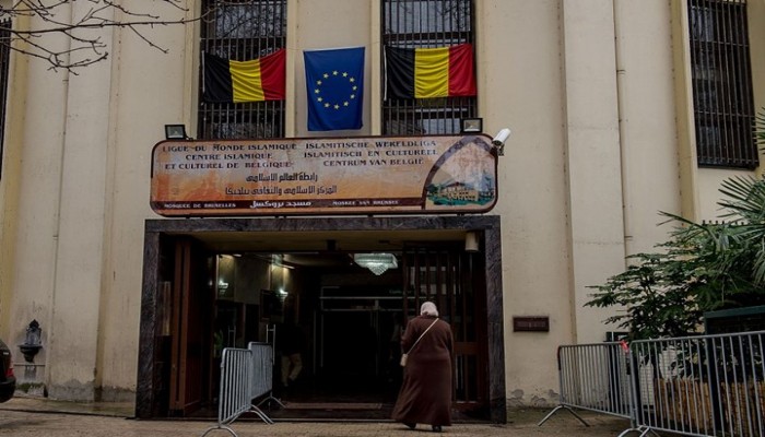 توقيف مدرّس بلجيكي عرض على تلاميذه صورة ساخرة للنبي ﷺ