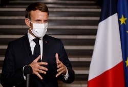 نشطاء يسخرون من خطاب ماكرون المتراجع حول الرسوم المسيئة