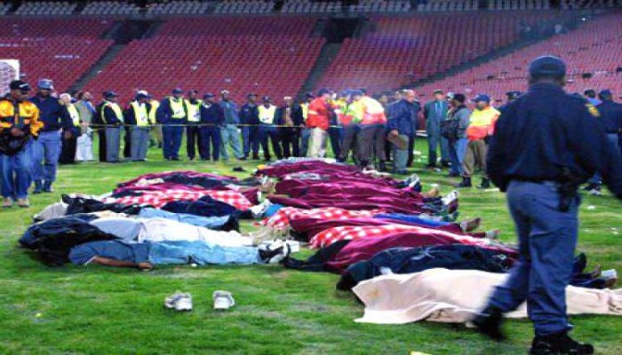 رسائل “كلينتون”: تجيب عن سؤال.. من نفذ مذبحة استاد بورسعيد؟