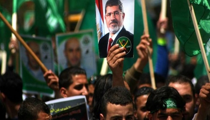 كاتب ناصري: رجولة الإخوان أثارت ثناء خصومهم