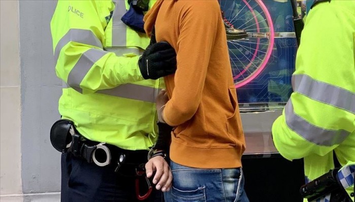 الشرطة الفرنسية تمارس "الإرهاب" بحق 4 أطفال