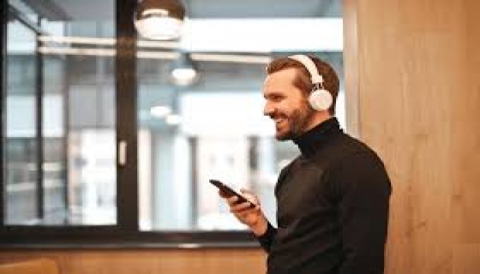 كيفية إعداد ميزة تحويل الكلام إلى نص في هواتف أندرويد