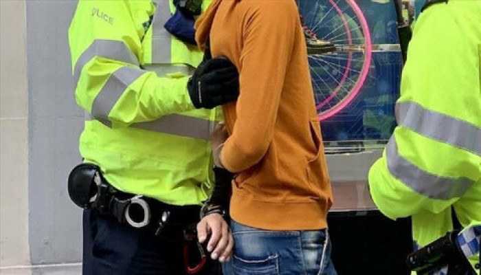 تعرضوا لإرهاب الشرطة الفرنسية ... عائلات 4 أطفال يروون معاناتهم