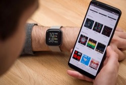 كيف يمكنك إلغاء قفل هاتف أندرويد باستخدام ساعتك الذكية؟