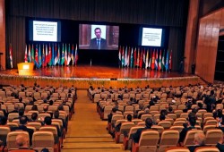 ميكروفون مفتوح يفضح موظفي إعلام الأسد بـ"مؤتمر للاجئين"