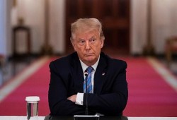 ترامب يجدد إعلان فوزه ويهاجم إعادة الفرز ويتوعد "بقضايا كبيرة"