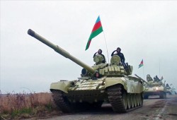 بعد 27 عاما من الاحتلال .. رفع الآذان وأعلام أذربيجاني فى آغدام