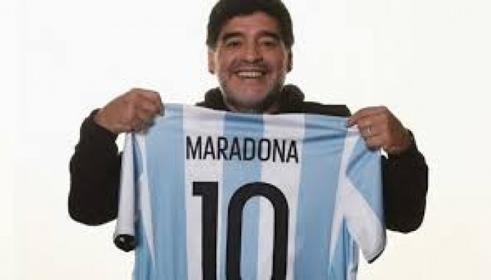 وفاة أسطورة كرة القدم الأرجنتيني دييغو مارادونا عن عمر ناهز 60 عاما