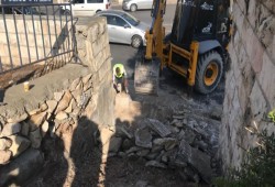 الاحتلال يهدم دَرَجا على طريق باب الأسباط إلى الأقصى